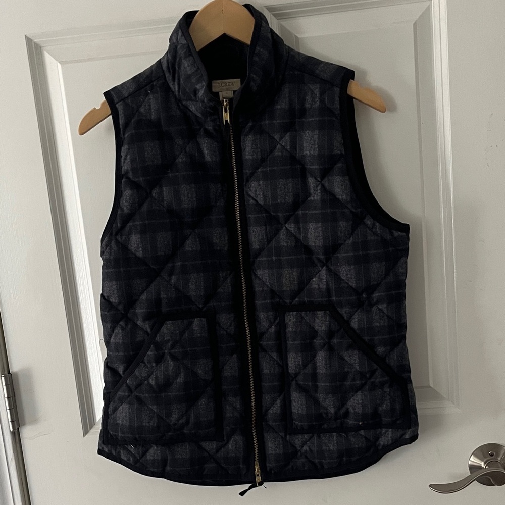 J. Crew Black and Gray Quilted down Vest Sz small